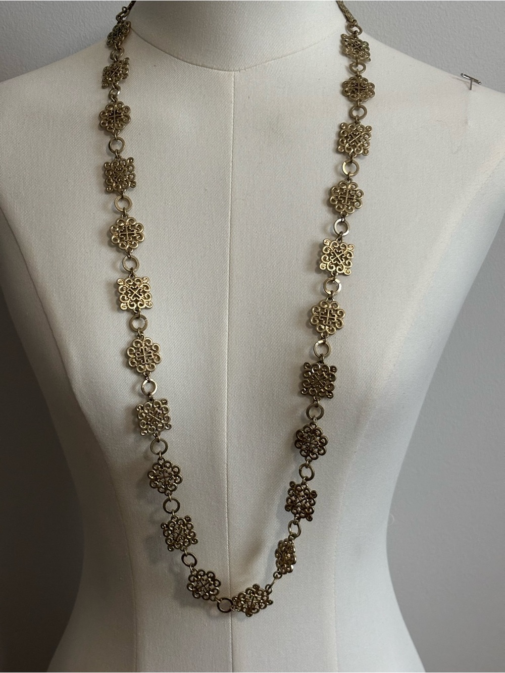 Delicate Gold Filigree Medallion Link Necklace - Women Jewelry